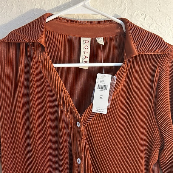 Anthropologie button up top - Picture 4 of 4